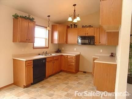 3rd image of 555 Berghuis Dr