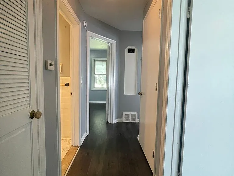 7651 Lamphere — Photo 2