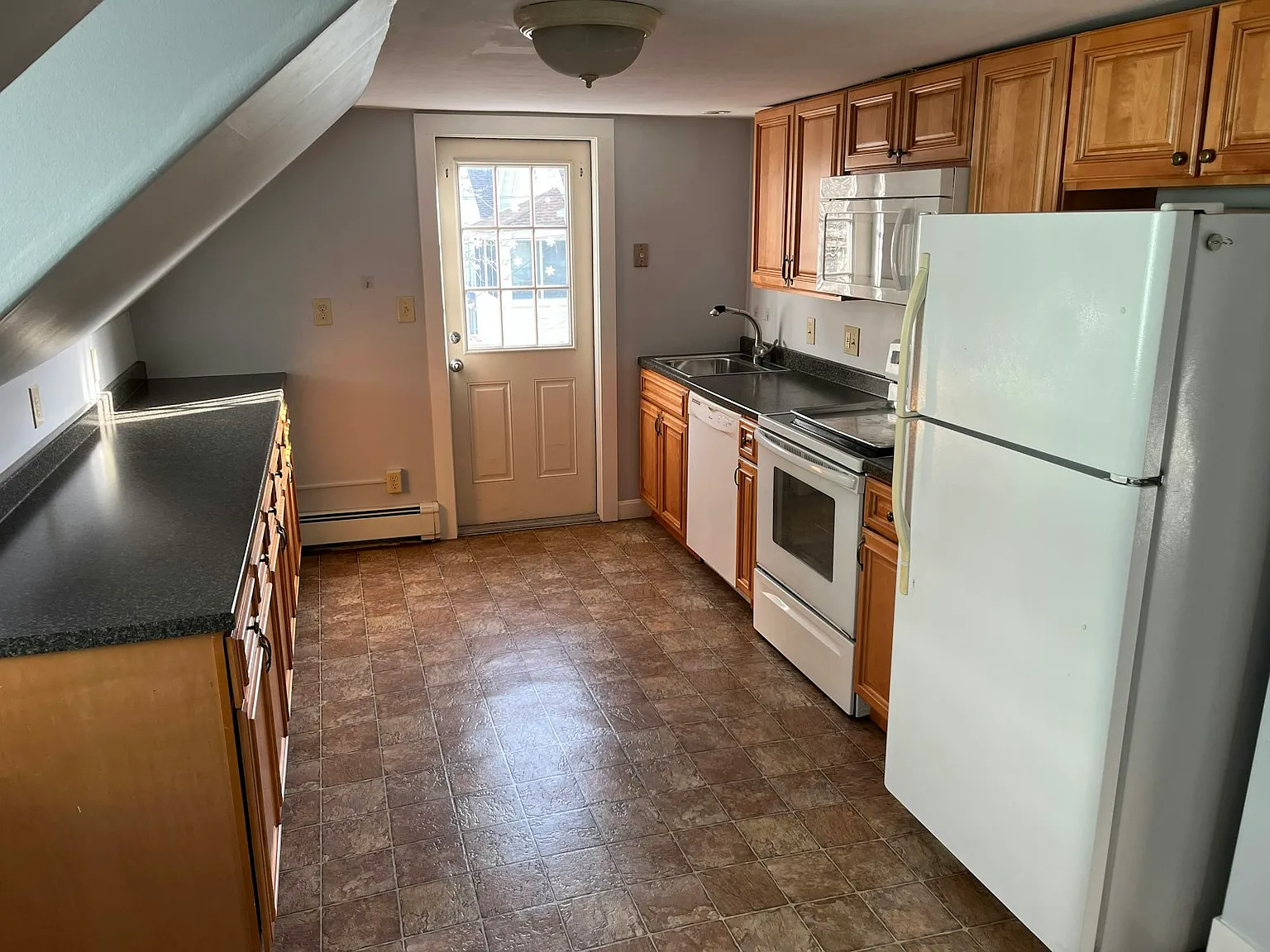18 Roundy St, Unit 2 — Photo 1