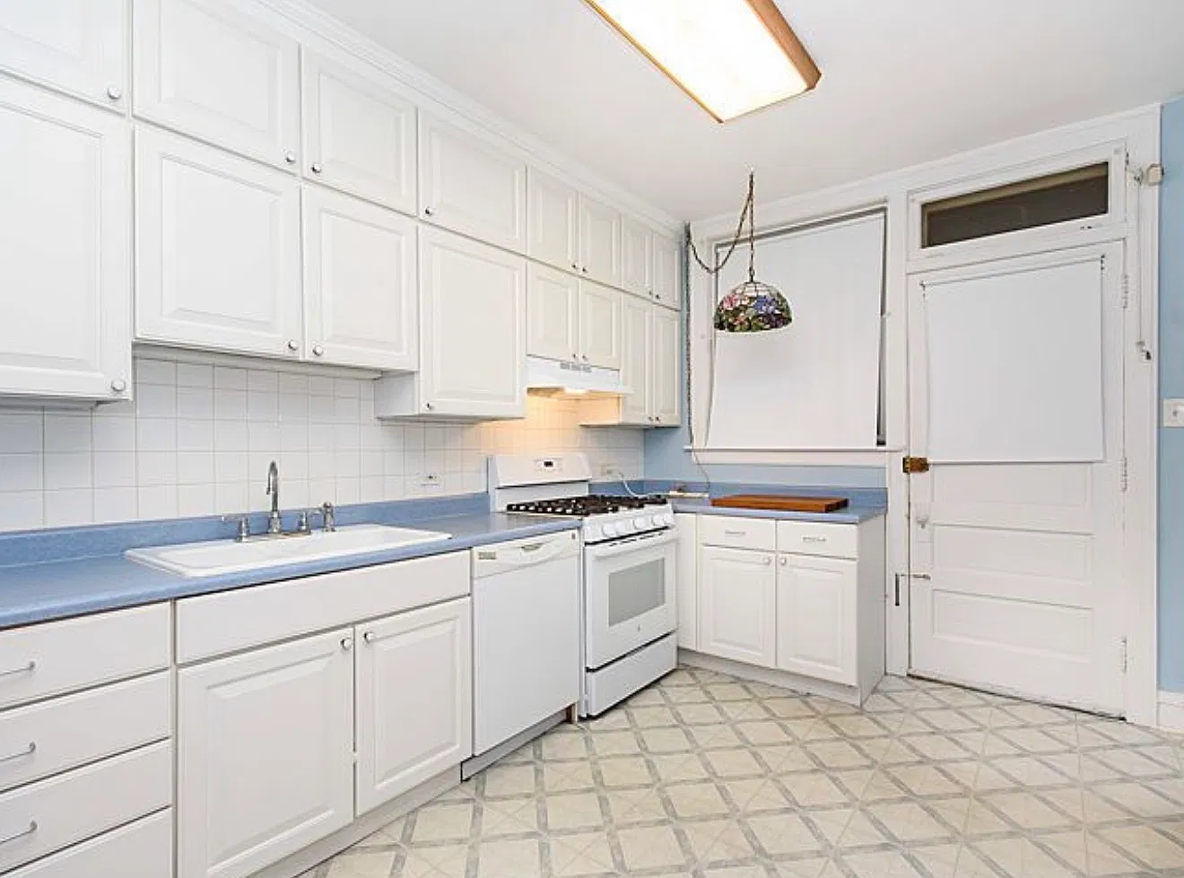 3 bed, 1400 sqft, $2,200 — Photo 4