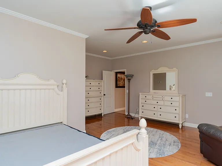 4 Orlando Dr — Photo 27