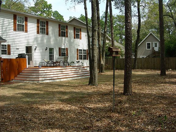 Deck & Fenced Backyard