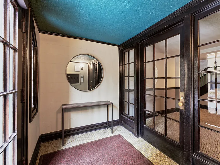 727-29 1/2 W. Briar Pl./715-27 W. California Terrace — Photo 2