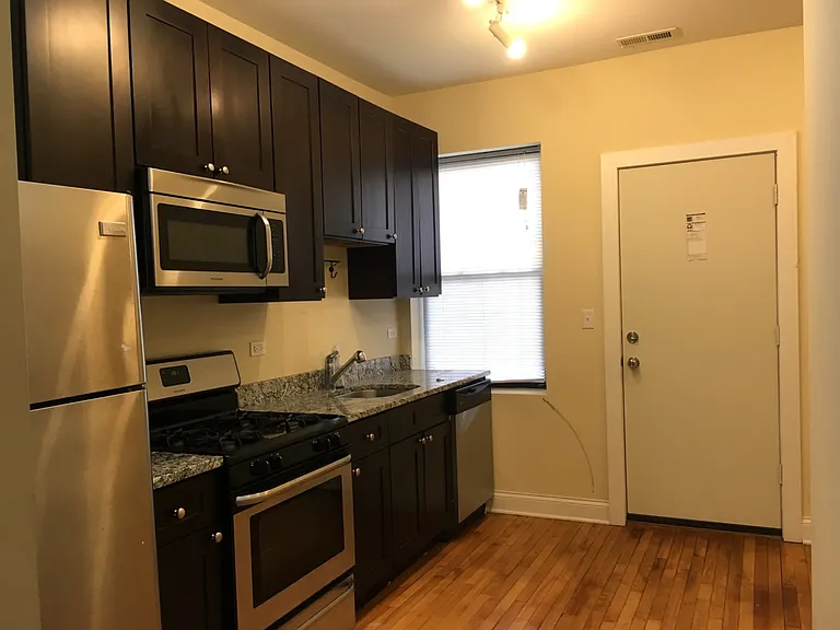 5003 N Sawyer Ave #3 — Photo 4