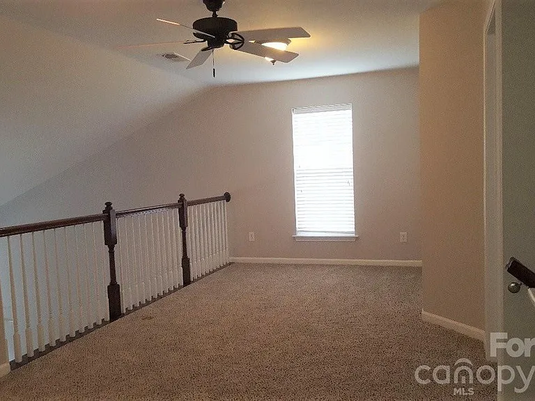 2339 Whitford Ln — Photo 15