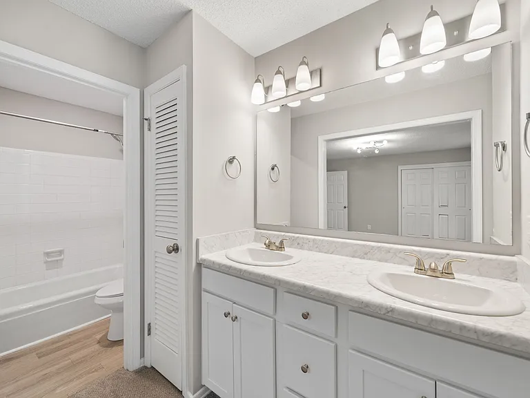 3227 Regents Park Ln #C — Photo 18