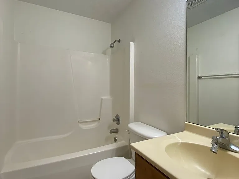 275 Woodridge Ct — Photo 46