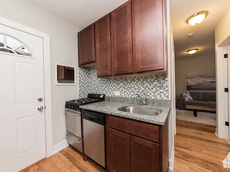 2915 N Mildred Ave #2 — Photo 8