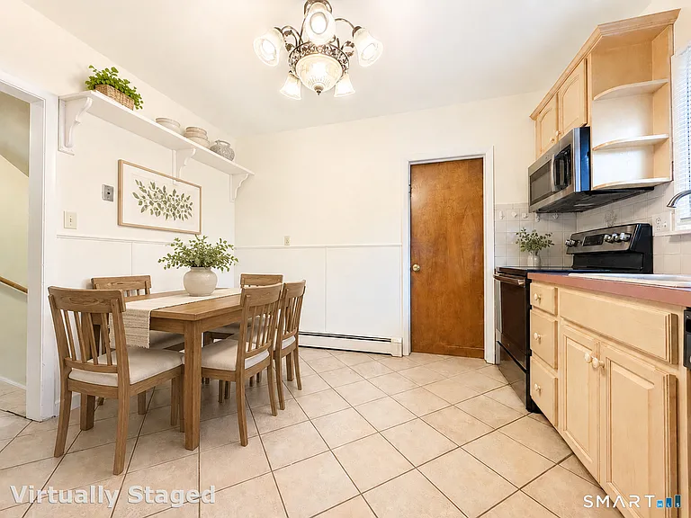 291 Strawberry Hill Ave — Photo 6