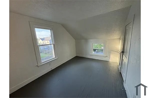 Building Photo - 807 Clay St #3