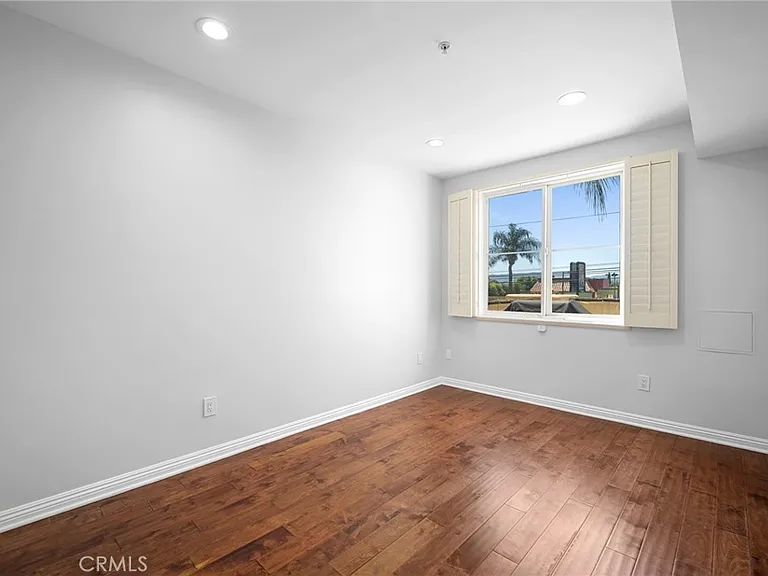 6800 Corbin Ave — Photo 22