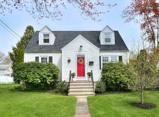 1004 Oldfield Rd, Fairfield, CT 06824