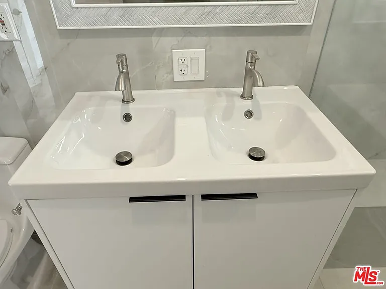 7512 Norton Ave — Photo 14