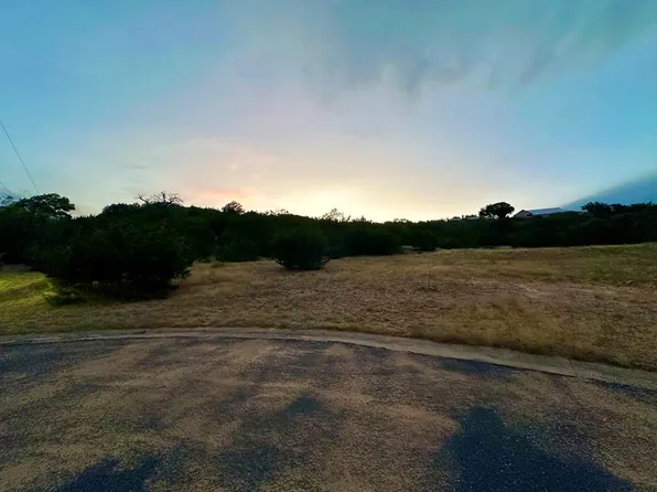 128 Cranbrook Ct, Ingram, TX 78025