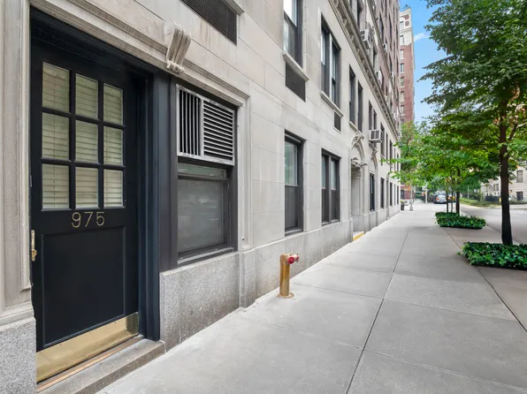 975 Park Avenue image 10 of 12