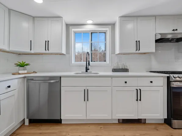 19 Concord St, Antrim, NH 03440