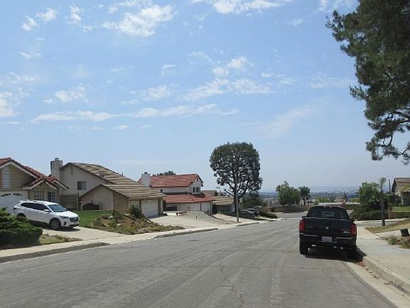 Exterior Neighborhood (street photo)