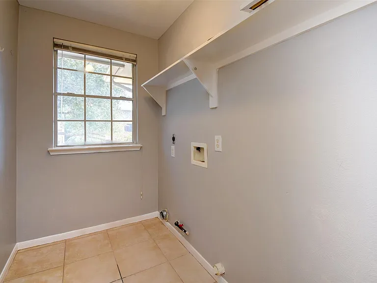 2114 Whirlaway Dr — Photo 33