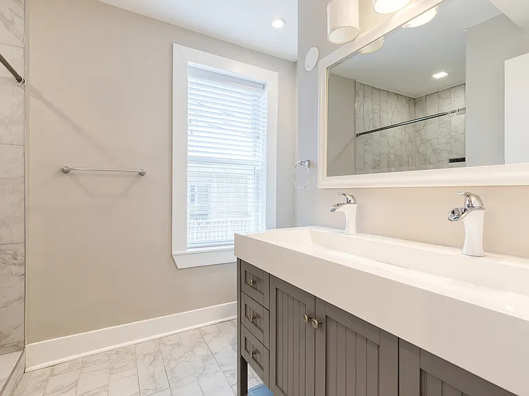 734 S Robinson St — Photo 16