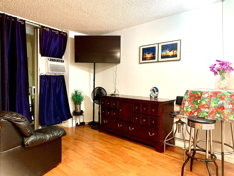 750 Amana St #312 — Photo 8