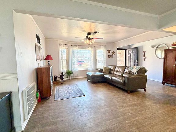 4th image of 2118 Garden St