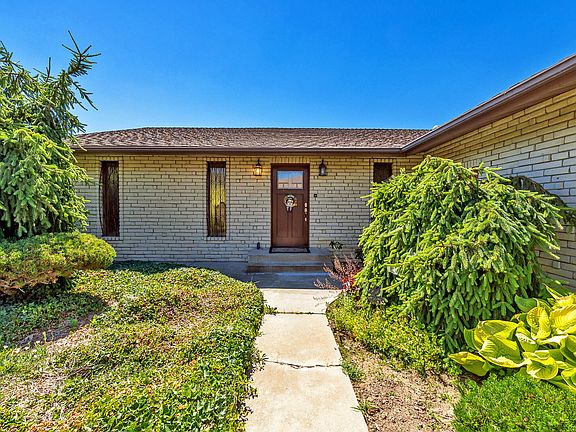 2nd image of 327 Lombard Ln