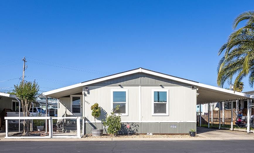 1st image of 3709 Hawthorne Dr #13