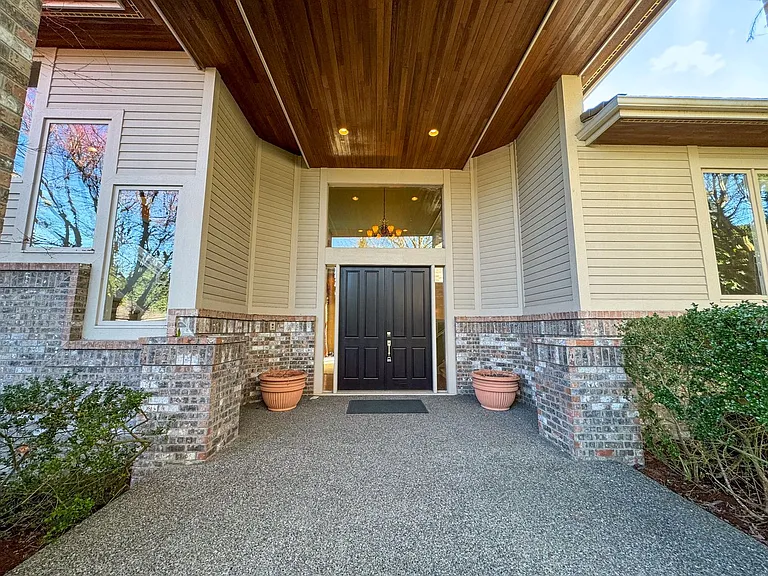 15831 SE 45th St — Photo 3