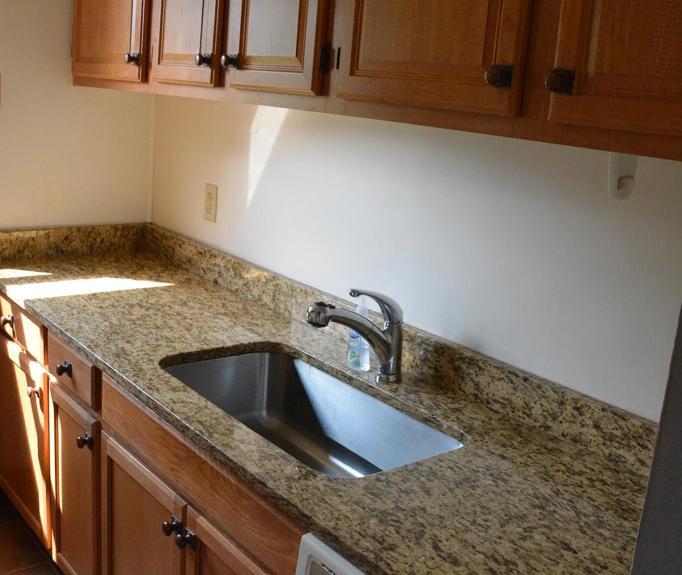2 bed, 1.5 bath, 948 sqft, $1,350 — Photo 3