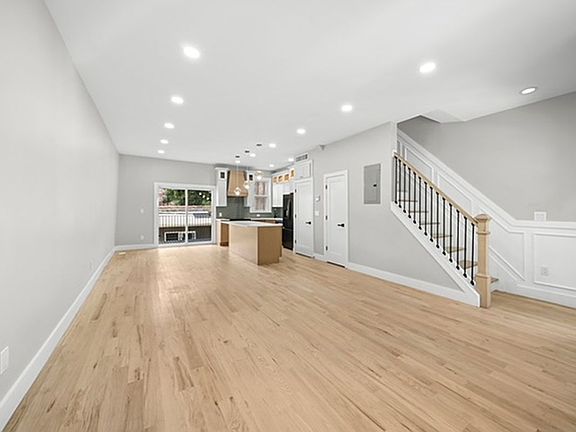 5th image of 27 Monaco Pl