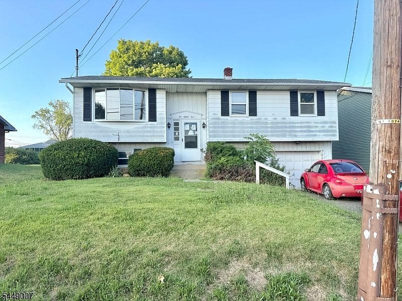 1st image of 1085 Grand St