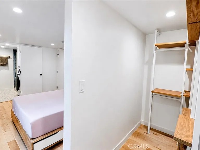 2338 Riverside Dr — Photo 5