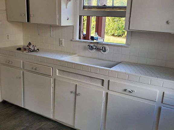 4th image of 18233 Rutherford St