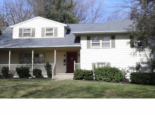 141 Ramblewood Rd, Moorestown, NJ 08057