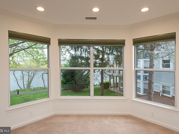4th image of 20575 Snowshoe Sq Unit 202