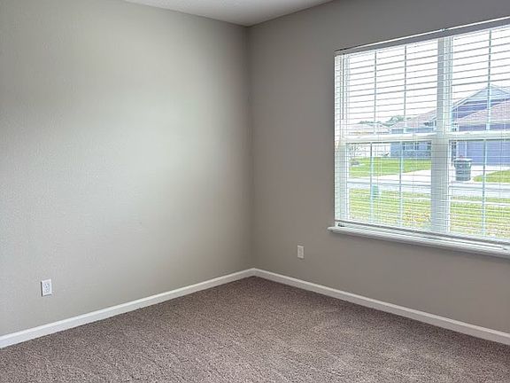 3rd image of 123 College St
