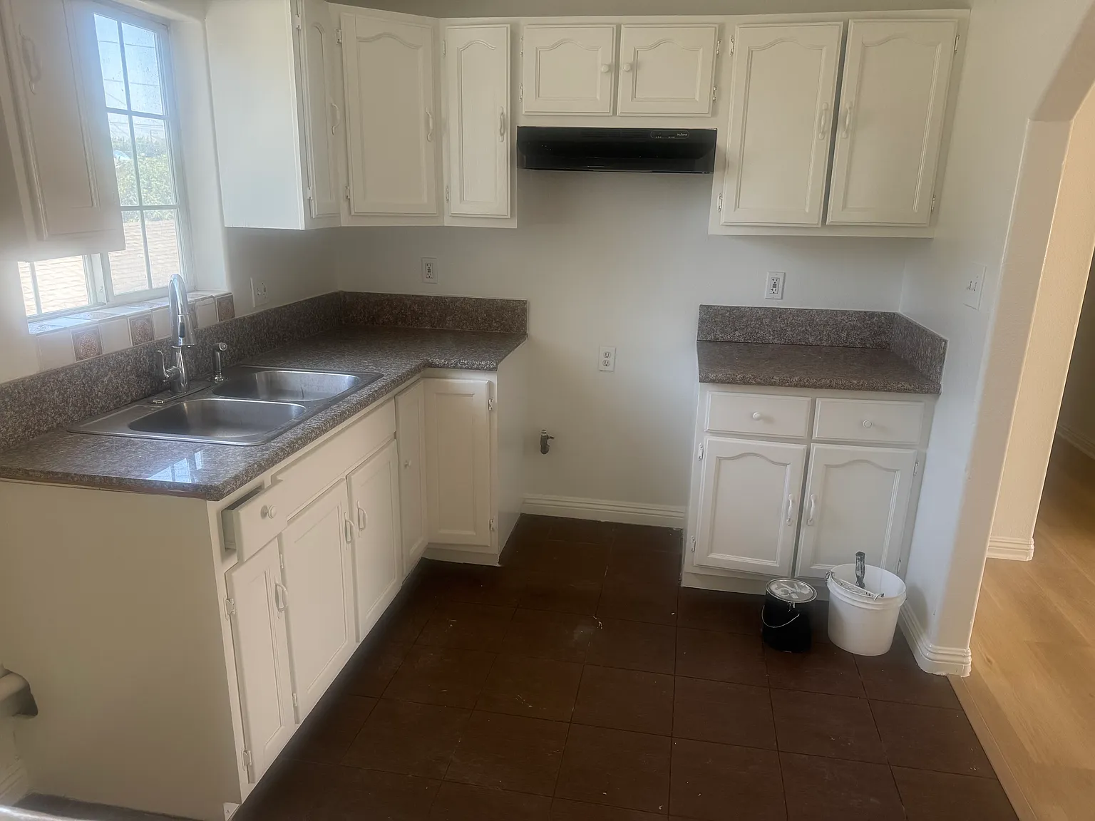 4 bed, 1275 sqft, $3,650 — Photo 3