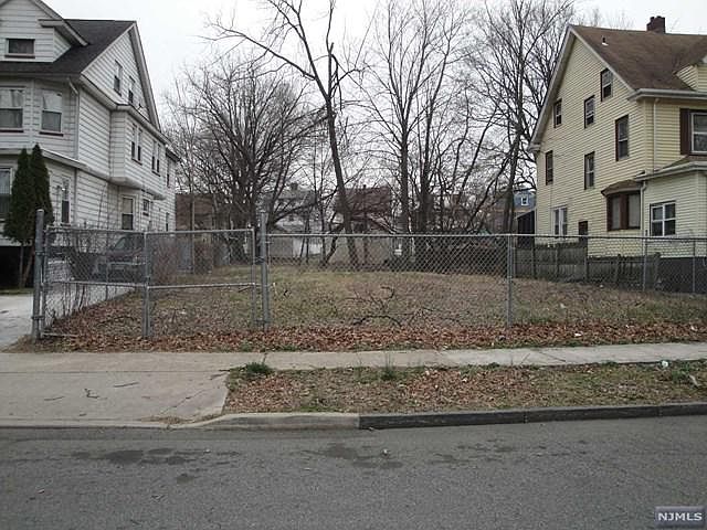 1st image of 88 Roosevelt Ave