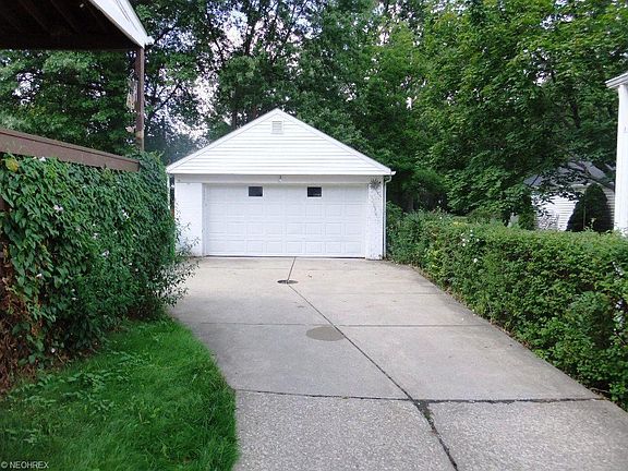 2nd image of 1752 E 300th St