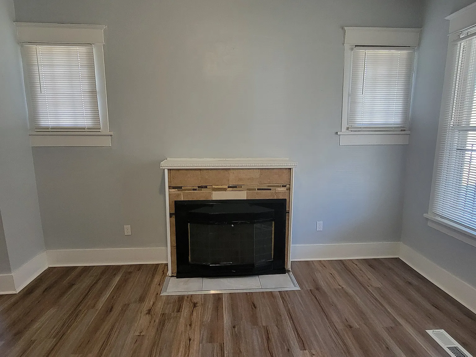Coming Soon! 3 Bedroom, 2-Bathroom Home — Photo 4