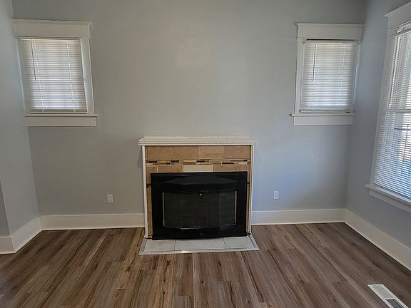 4th image of 2300 S Pulaski St
