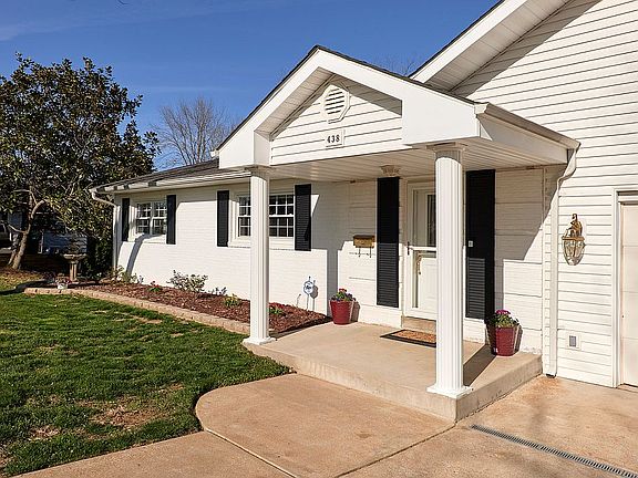 3rd image of 438 Iris Ln