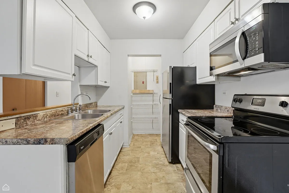 Building Photo - 627 Virginia Rd #112