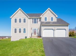 3 Bronisz Dr, Ellington, CT 06029
