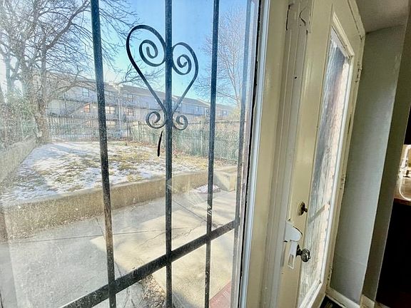 5th image of 537 Bramhall Ave Floor 1
