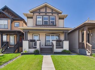 2049 W New Brighton Gdns SE, Calgary, AB T2Z 4X4