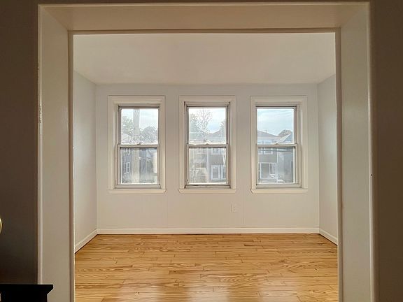 2nd image of 22-24 Grossman St #2