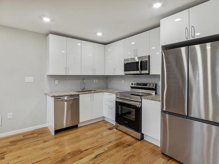 1515 W Stiles St #22 — Photo 11