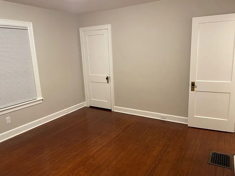 1005 Brown Ave — Photo 6
