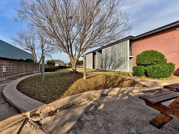 5th image of 1325 W Lindsey St #1B-1Ba-470Sqft